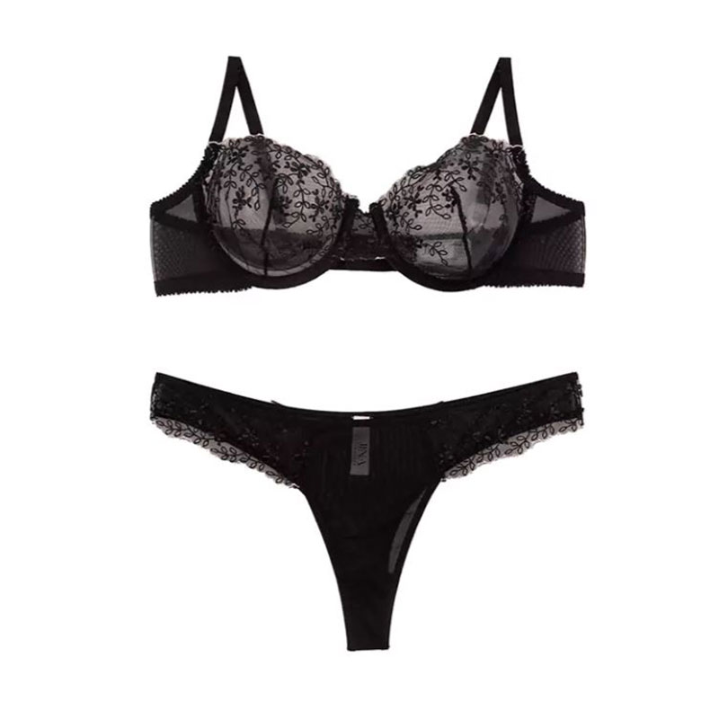 ست شورت و سوتین توری فنردار لبه دالبری گلدوزی مشکی