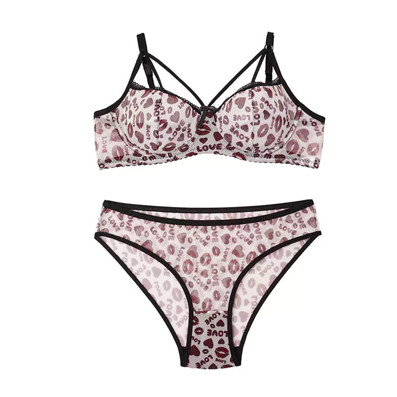 ست شورت و سوتین یاردی هارنس دار طرح قلب و LOVE برند شارمین